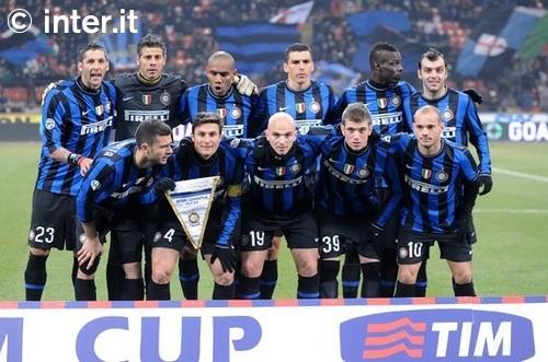 记者：莱万有一种几乎疯狂的求胜欲，他与哈维成了更衣室对手（记者：莱万胜欲近乎疯狂，与哈维在更衣室已成对立面）