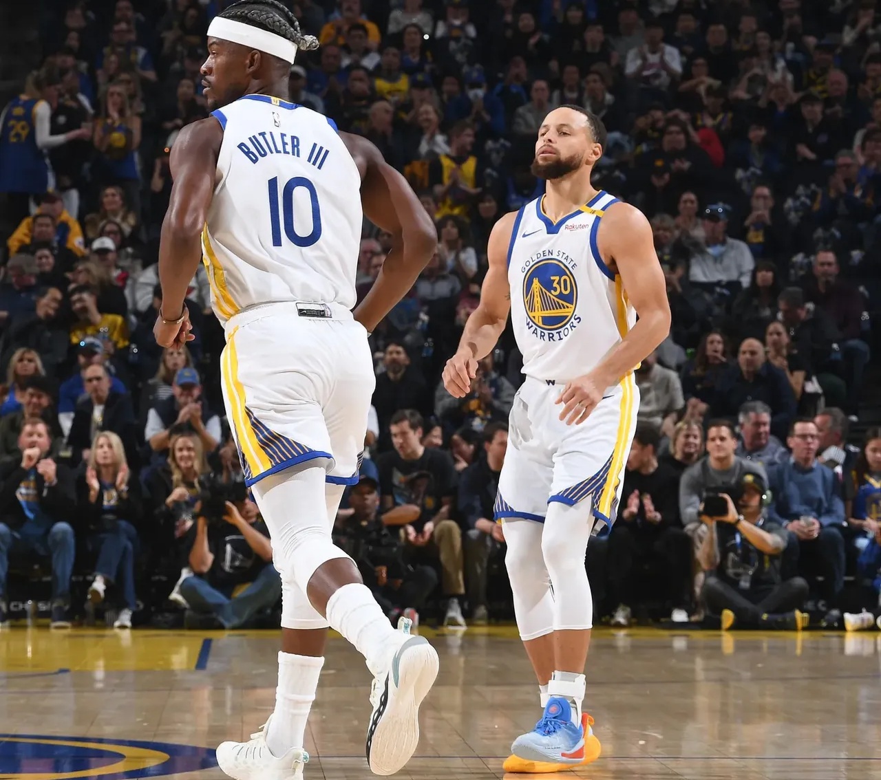 国王爆冷击败掘金，湖人、掘金、马刺和火箭4队负场数相同（国王冷门掀翻掘金，湖人、掘金、马刺、火箭四队负场持平）