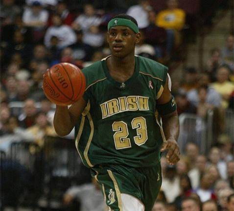 全明星投票榜首之争白热化（全明星票选榜首争夺战愈发激烈）