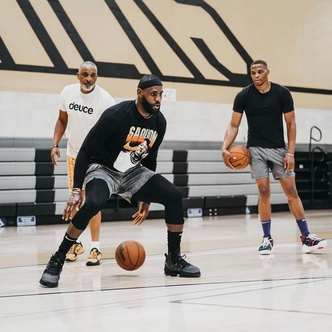 萨索洛vs佛罗伦萨：马蒂奇、皮纳蒙蒂首发，德赫亚、莫伊塞-基恩出战（萨索洛战佛罗伦萨：马蒂奇、皮纳蒙蒂先发，德赫亚与莫伊塞·基恩出场）