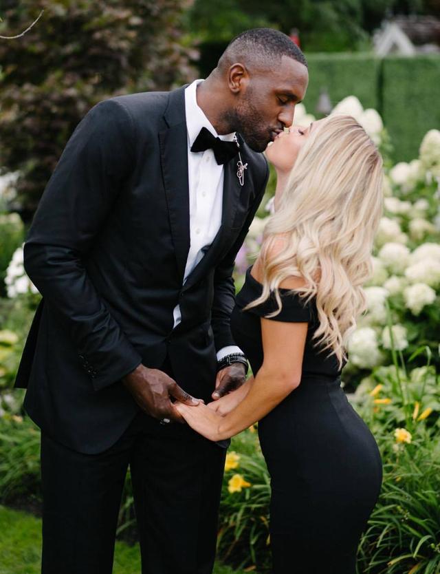 门将看呆：这也能进？（门将当场傻眼：这球也能进？）