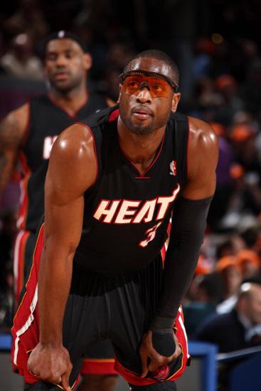 53岁齐达内拒绝接手！皇马寻找阿隆索替身：已接触2名主帅（齐达内53岁婉拒执教，皇马为阿隆索寻备选：已与两位主帅接触）