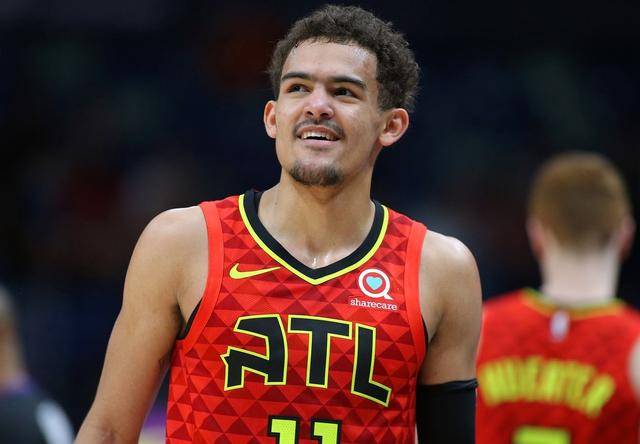 摧枯拉朽！东契奇抛传输送炮弹 艾顿起飞力压乔治双手暴扣（势不可挡！东契奇妙传空接，艾顿腾空力压乔治双手劈扣）