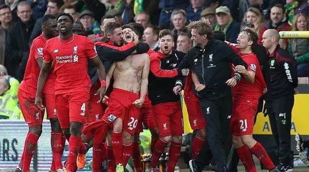 世界杯官方票价最高达6.12万 球迷叫苦连天FIFA收入暴涨（世界杯官方票价高达6.12万，球迷怨声载道，FIFA收入猛增）