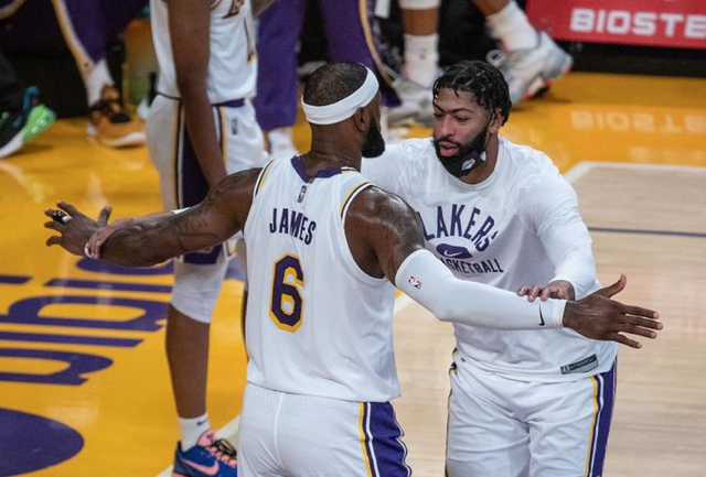 早报：德比之夜属于红色（晨报：红色主宰德比之夜）