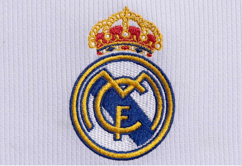 湖人“保皇派”土崩瓦解，东契奇派系占据优势，詹姆斯成光杆司令（湖人亲詹派崩盘，东契奇阵营占据上风，詹姆斯成孤军司令）