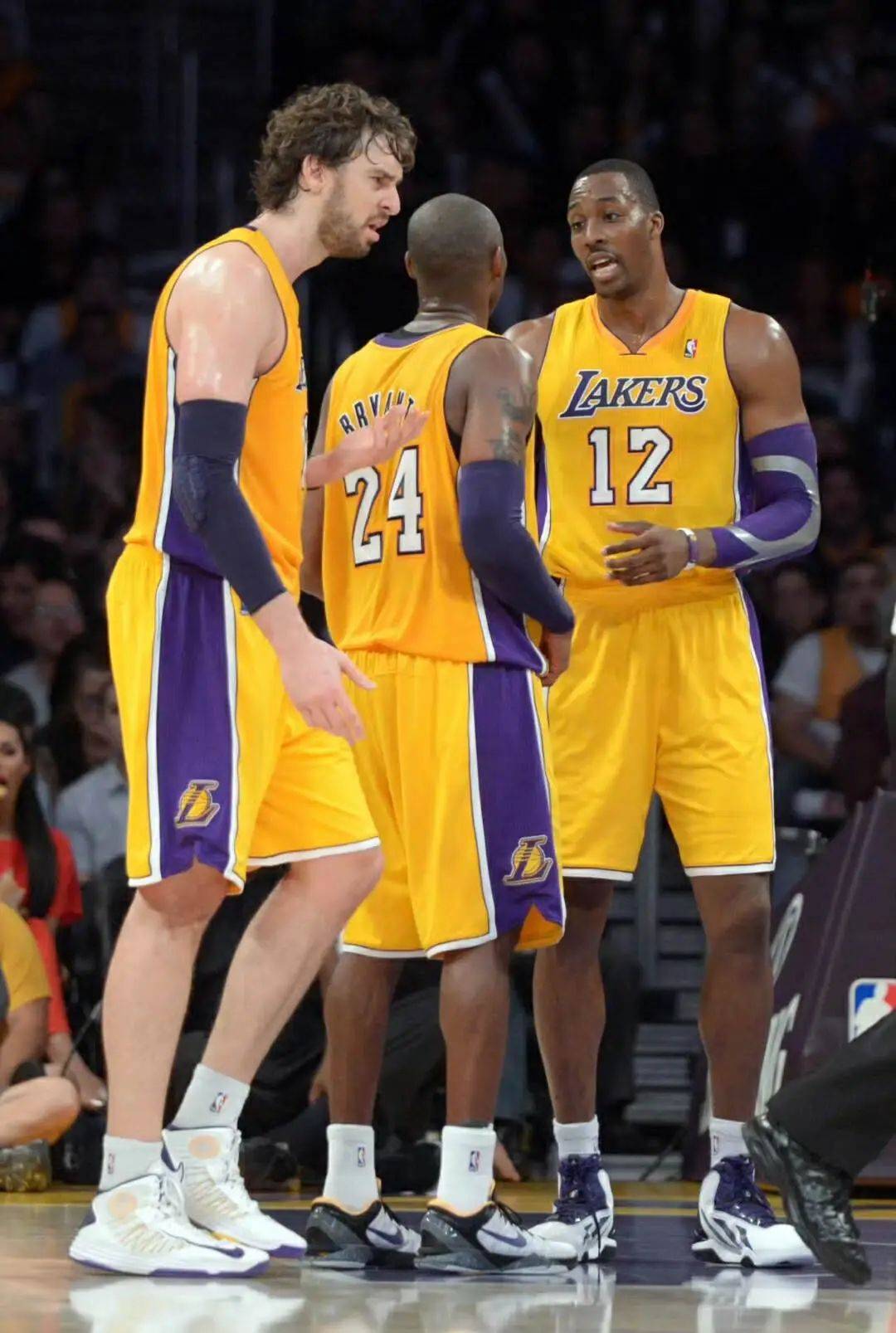 越看越离谱的VAR（愈看愈荒诞的VAR）