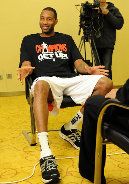 真是得不了分！四川开场三分钟未得分 深圳一波11-0开局（四川开场三分钟毫无斩获，深圳一波11-0强势开局）