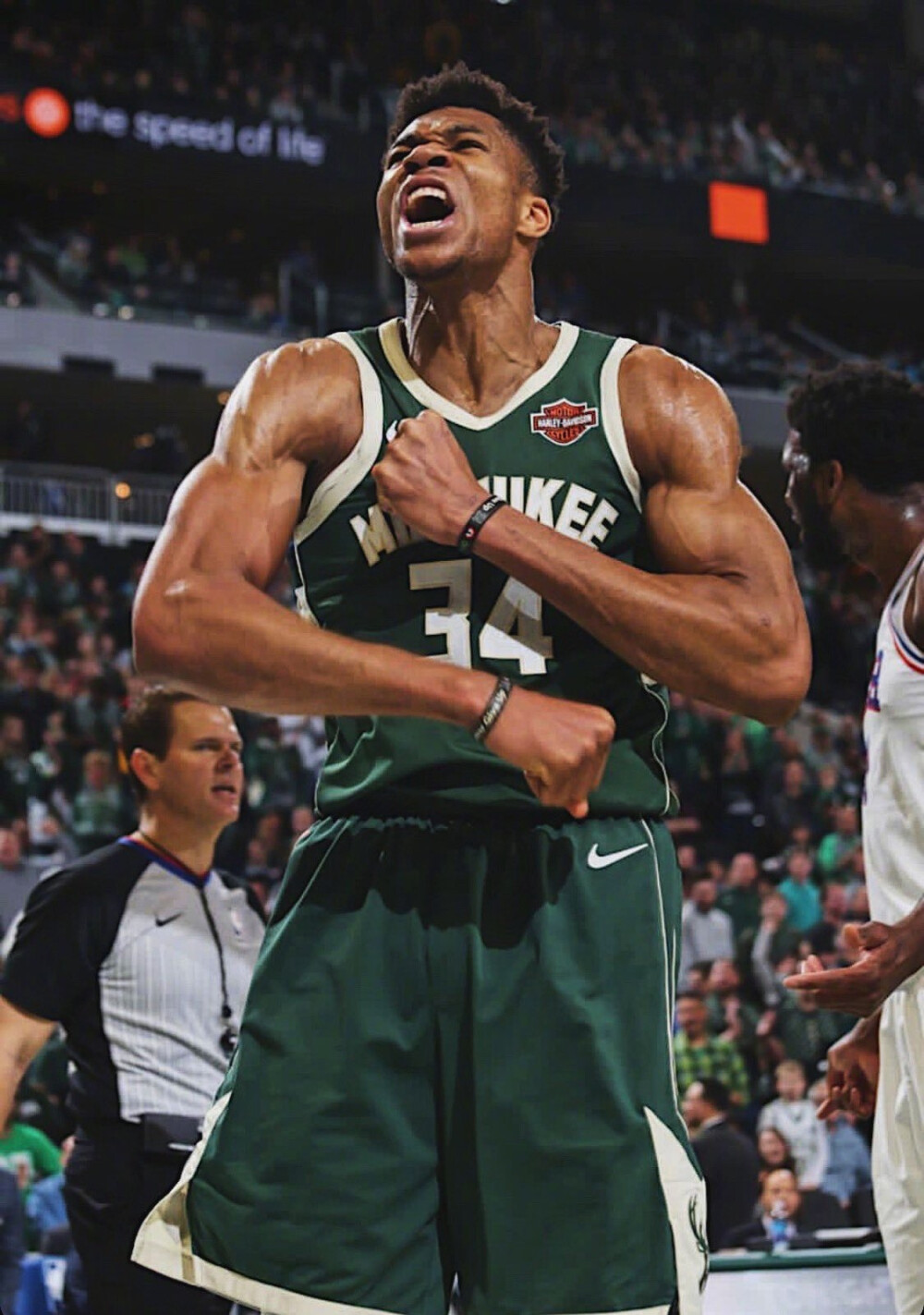 米体：法国电视台取消转播年轻人vs里尔，因前者胸前广告违规（米体：法国电视台因胸前广告违规叫停年轻人对阵里尔的转播）