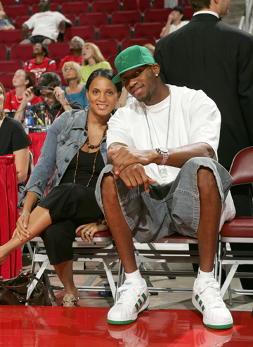 火力全开！弗拉格半场10中9，轰22+4+4填满数据栏（手感火热！弗拉格半场10投9中，砍下22分4篮板4助攻数据爆棚）