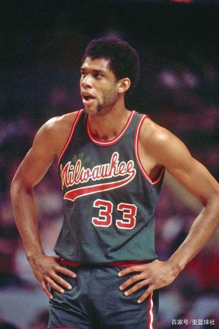 经济观察报：有关方面对国足洋帅年薪心理标准只有150万美元（经济观察报：相关方面对国足外籍主帅年薪预期仅150万美元）