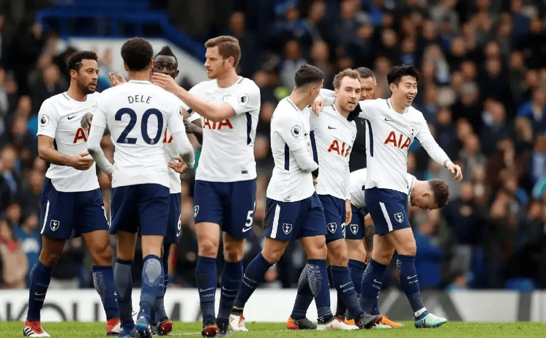 逆袭称王，苏超泰州队获2025微博竞燃之夜年度全民闪耀运动队（黑马封王！苏超泰州队荣膺2025微博竞燃之夜年度全民闪耀运动队）