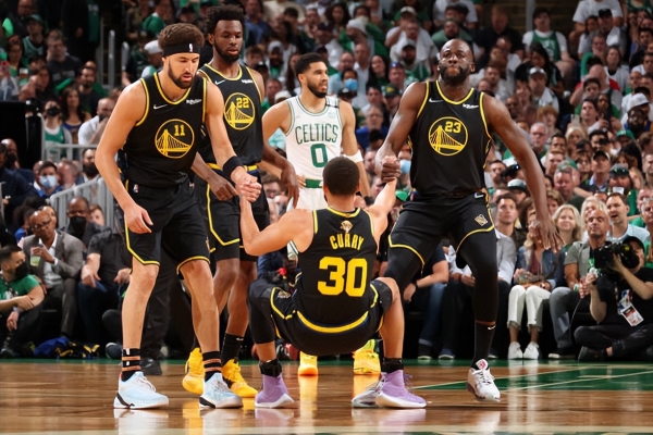 TYC：切尔西考虑从多特召回20岁中卫安塞尔米诺（TYC：切尔西正权衡将20岁中卫安塞尔米诺从多特召回）