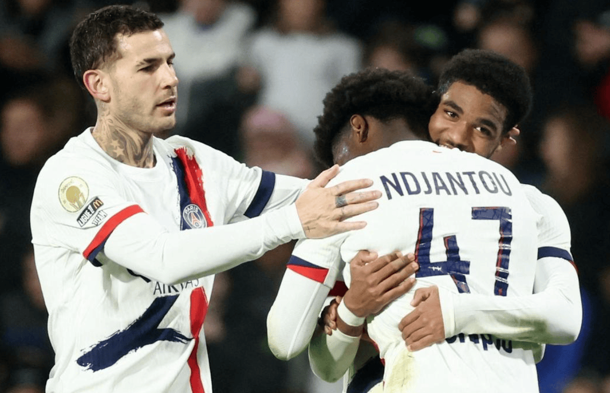 英超：曼联客场2-1击败莱斯特城（英超-曼联客场2-1战胜莱斯特城）